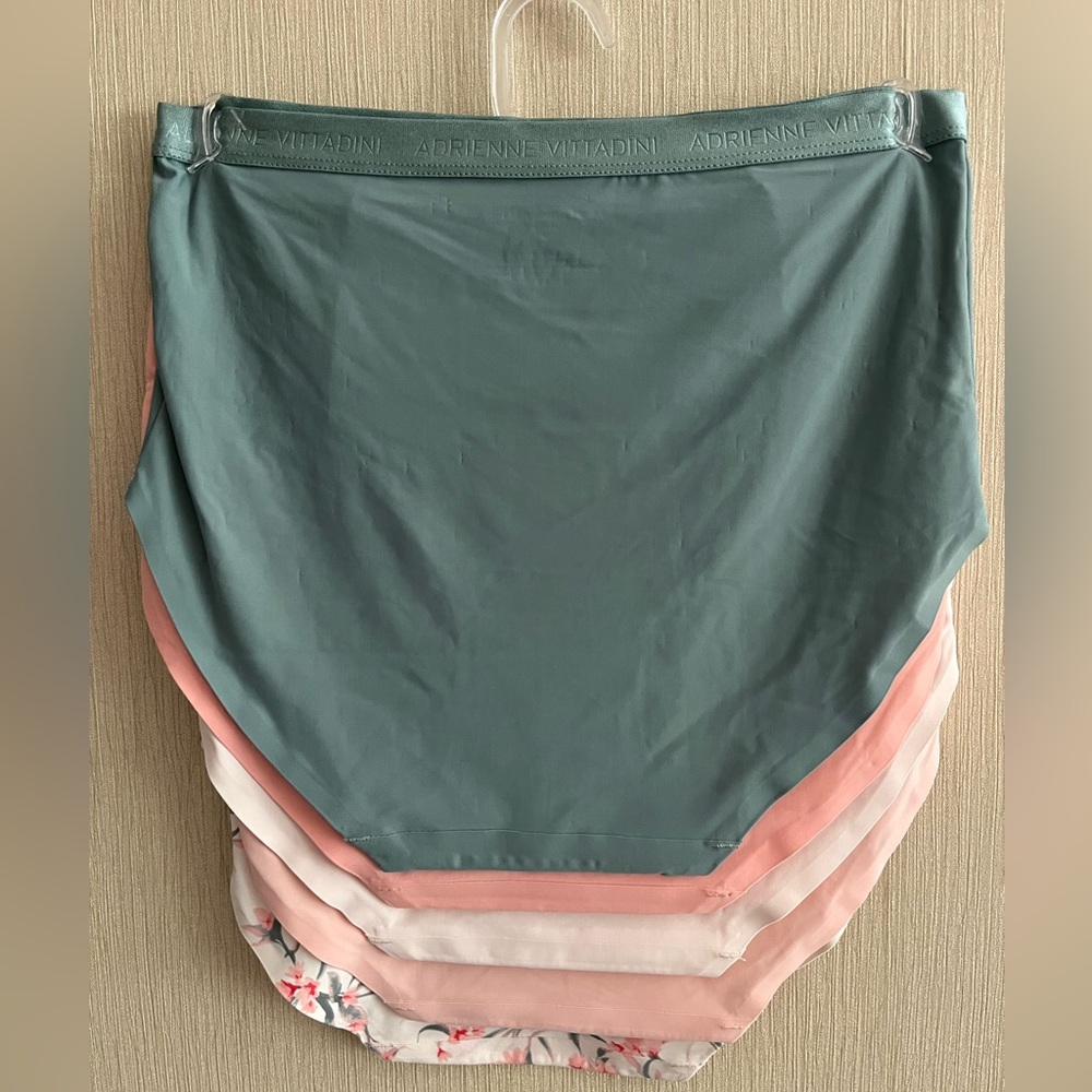 Adrienne Vittadini Silky Soft Laser Cut Tech Sealed No-Show 5 pc Panties set - Picture 3 of 8
